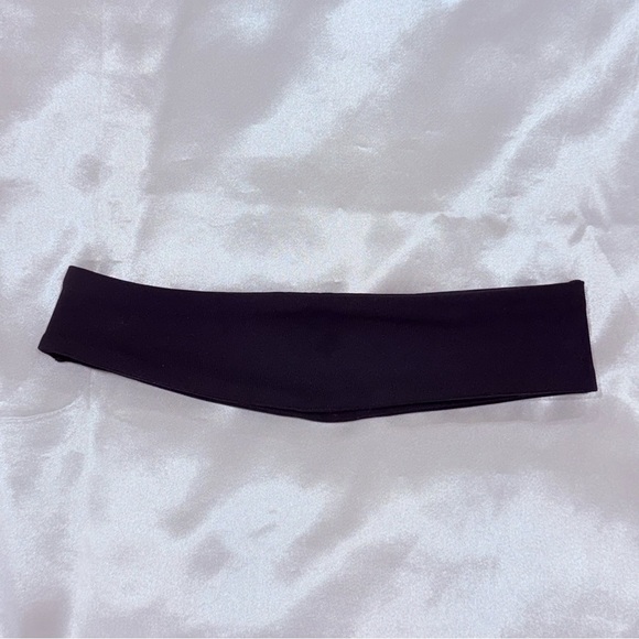 Lululemon Womens Luxtreme Training Headband Thin Black Grippy Athletic Sporty - Picture 6 of 10